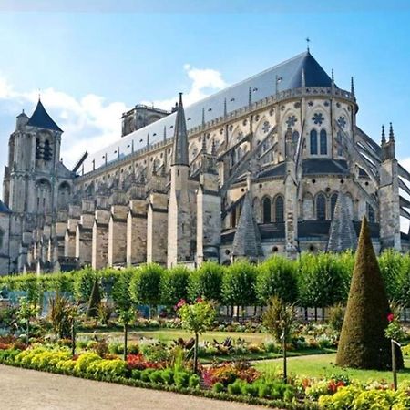 Calme Et Au Coeur Du Centre Historique Apartamento Bourges Exterior foto