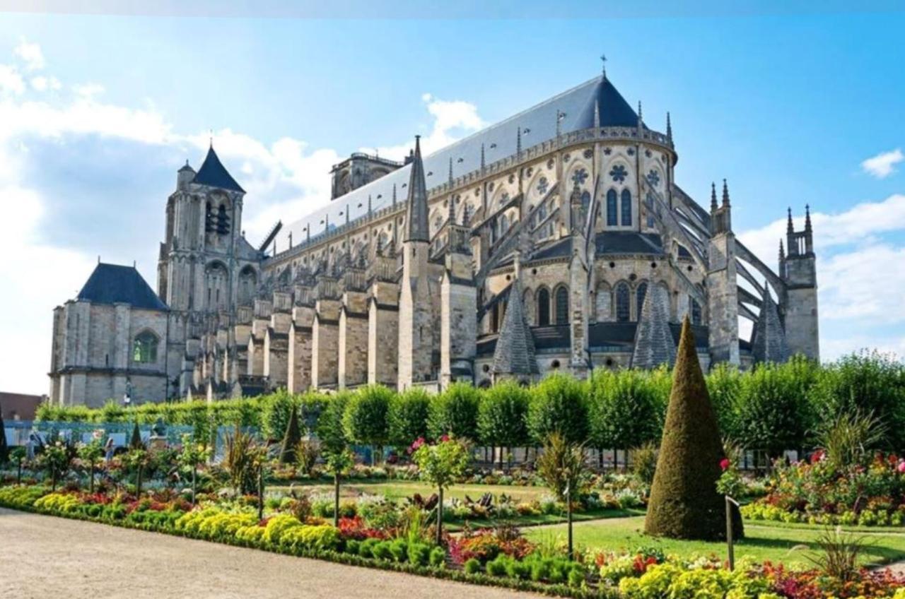 Calme Et Au Coeur Du Centre Historique Apartamento Bourges Exterior foto